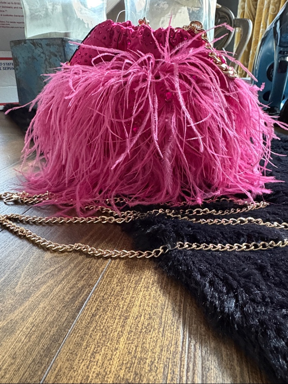Olga Berg Livvy Fuchsia Feather Pouch NWT - Picture 5 of 11